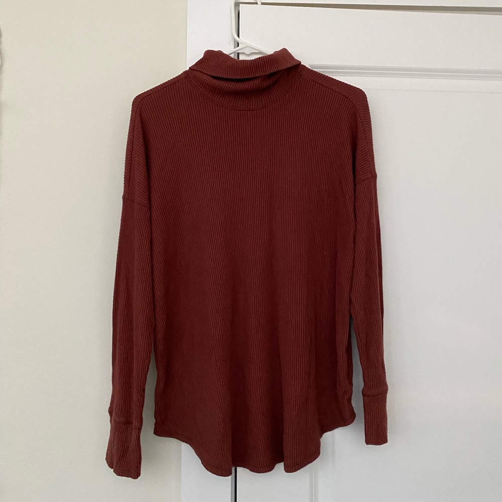 Rust American Eagle turtleneck